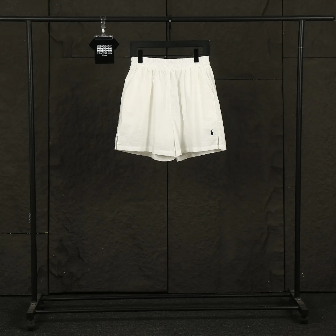 P210 Actual photo [High-end quality] Style number: 25052# Color: Navy blue/off-white/light khaki/ice blue/dark khaki Size: S to Short five-point version, double-layered inside and outside to prevent exposure, double stitching to cover the independent waistband ✅ - Professional washing before the car, the texture of the fabric is tight and soft ✅ - RL/Ralph Lauren linen shorts are simply a summer savior. The linen material allows every pore to breathe freely, say goodbye to sticky heat. Walking on the road, the wind blows, and the heat all over the body is instantly smoothed away. The bamboo texture is natural and unique, simple and pure texture, full of laziness and old money style.